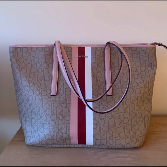 Calvin Klein Handbags - Calvin Klein Tote Bag 👜